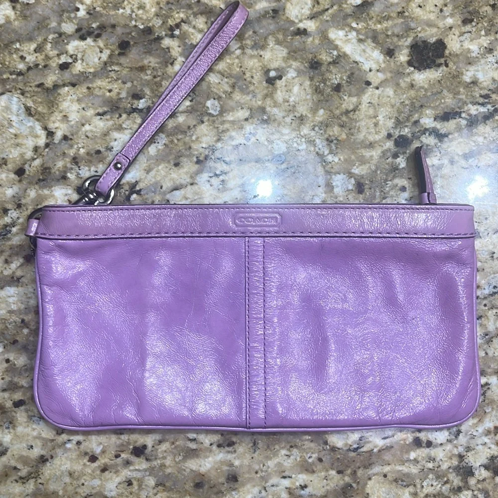Authentic COACH patent leather clutch - Lilac - Picture 1 of 7